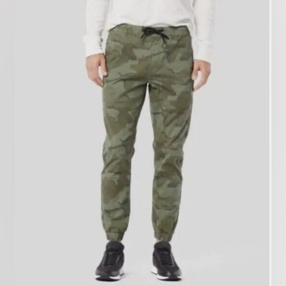 Denizen from Levi's Other - Denizen from Levi’s sz M camouflage joggers nwt
